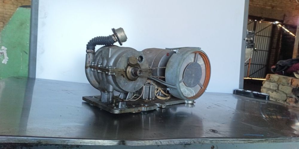 Промышленный вакуумный насос с электродвигателем