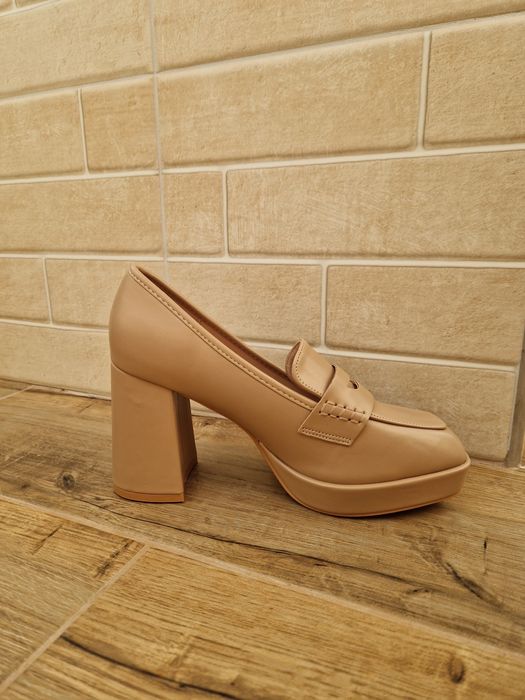 Лофери взуття на каблуку 38р