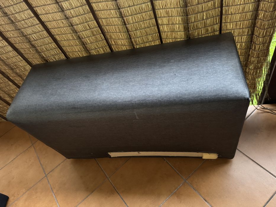 Solidna ławka / pufa przyścienna czarna 106 cm