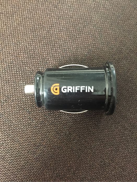 Автомобильное зарядное устройство