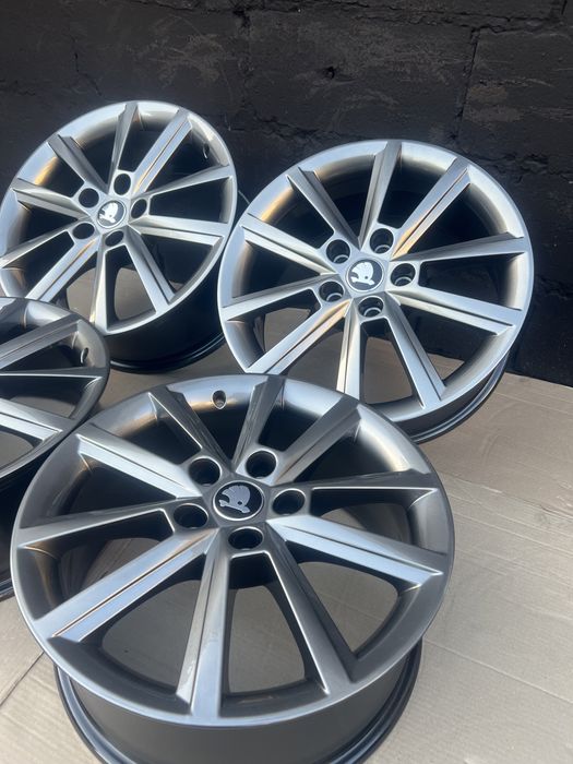 Диски р17 5/112 Ет49 7j dia57.1m Шкода оригінал