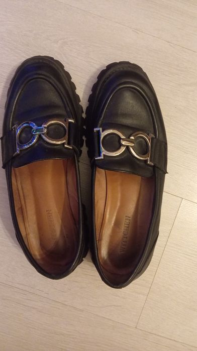 Damskie buty na koturnie