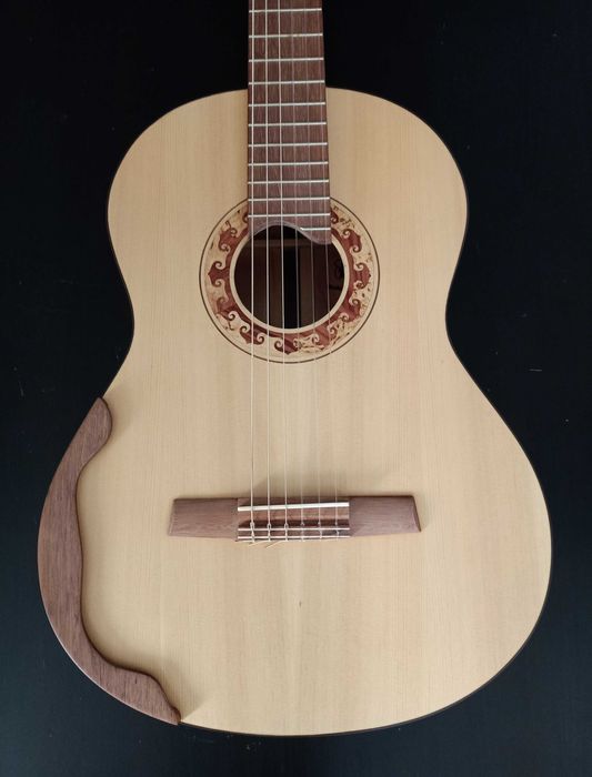 Guitarra clássica Doff 011-C maciça ácer / abeto