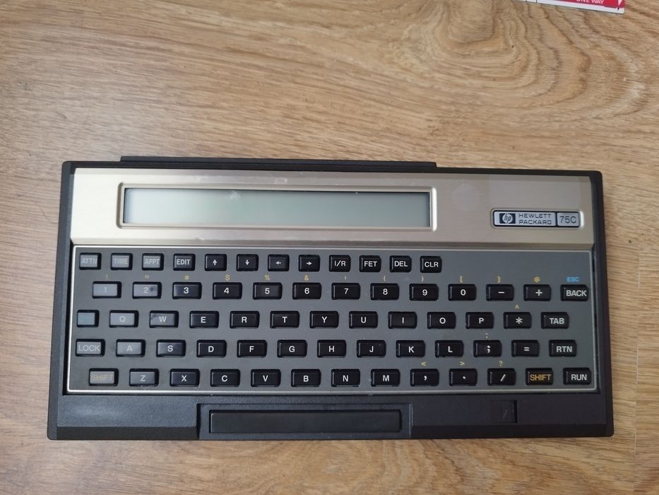 Hewlett-Packard HP-75C, przenośny komputer kieszonkowy z 1982 roku.