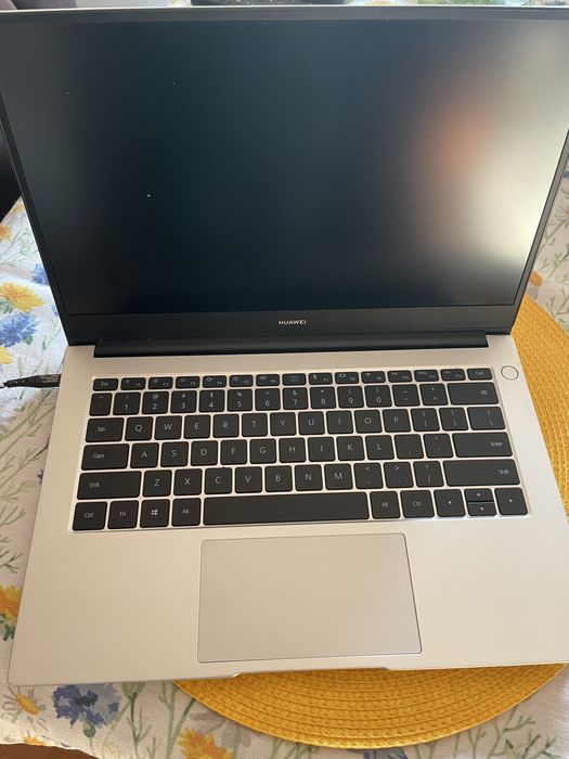 Laptop huawei d14 2021