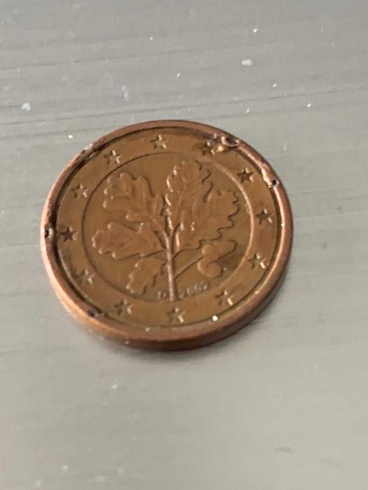 Moeda de 1 cêntimo achado rar0 de 2002, com erros de cunhagem.