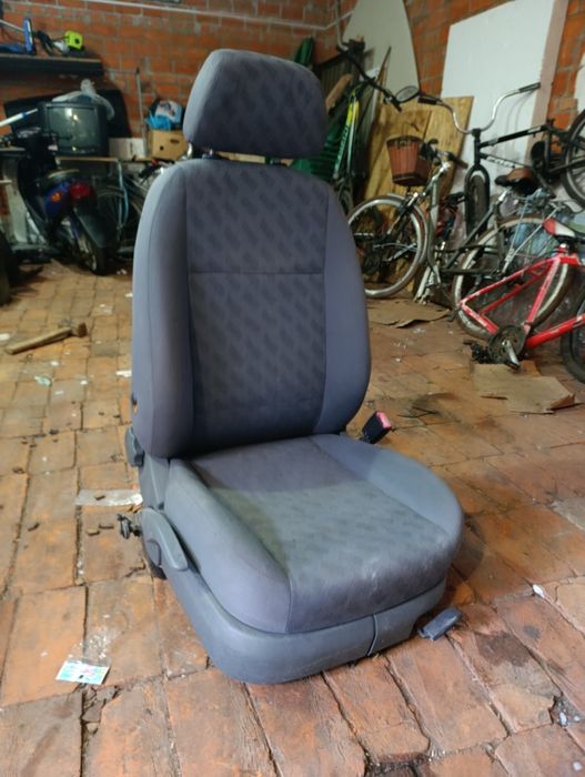 Седюшка сіра от Кіа соренто і чорне от Фольксваген гольф