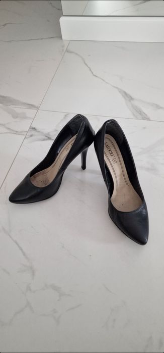 Buty na obcasach firmy Lasocki rozmiar 39