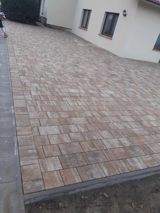 Układanie kostki brukowej