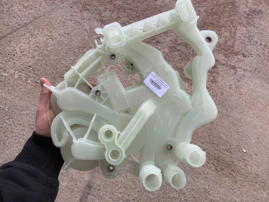 Бачок теплового насоса Tesla model 3/Y/S/X Оригінал; 1613703-00-В