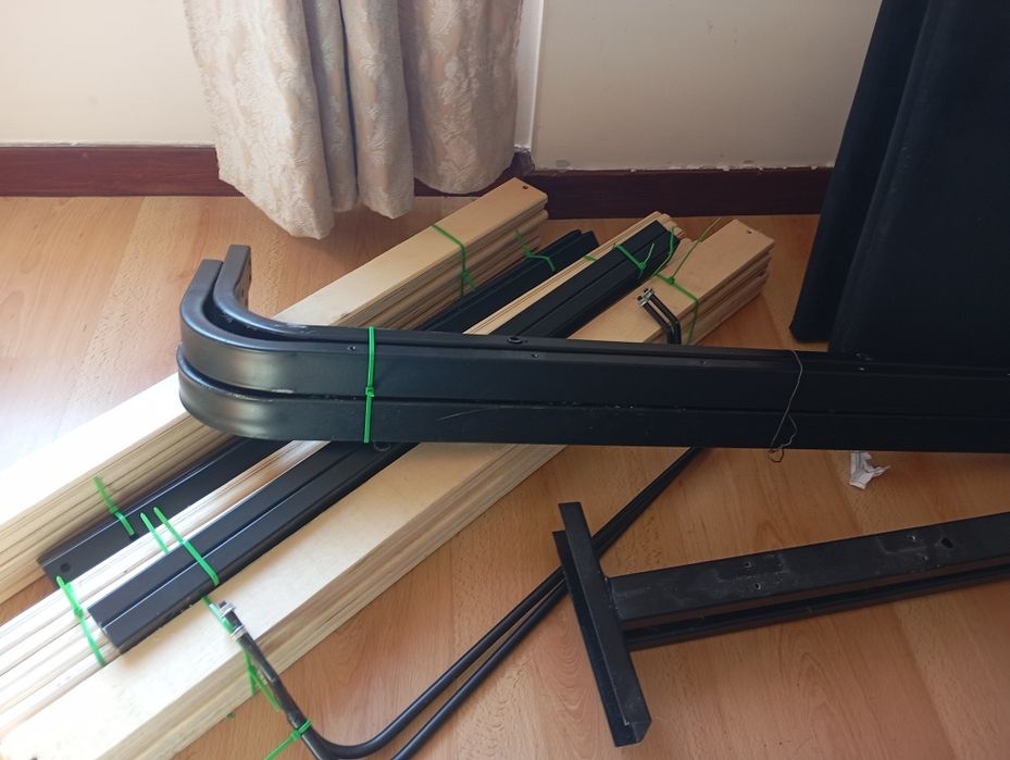 Cama de casal, com 180x200/ não atendo ligações somente pelo chat da OLX