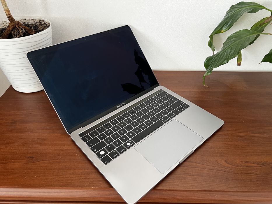 MacBook Pro A1989