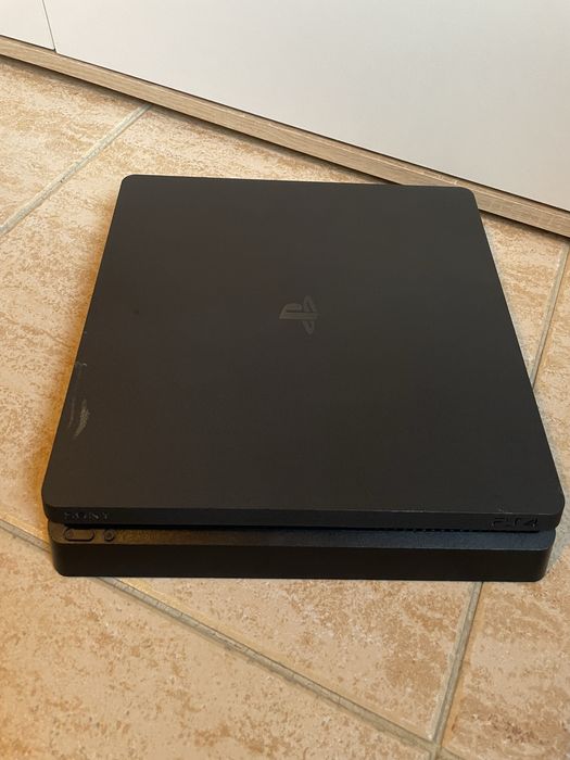 Playstation 4 com Mochila + 3 jogos