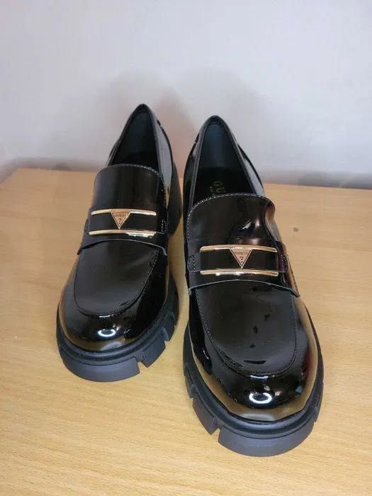 Лофери guess шкіряні