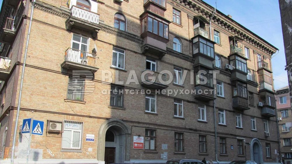 Продаж 2-к квартири Поділ вул. Щекавицька Сталінка цегла