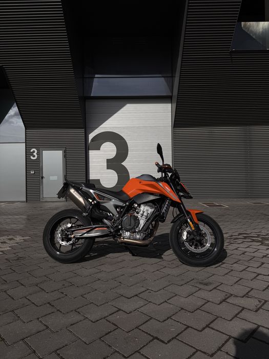 KTM Duke 790.