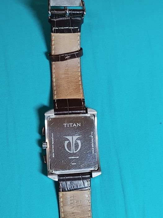 Наручные часы titan  1679saa32