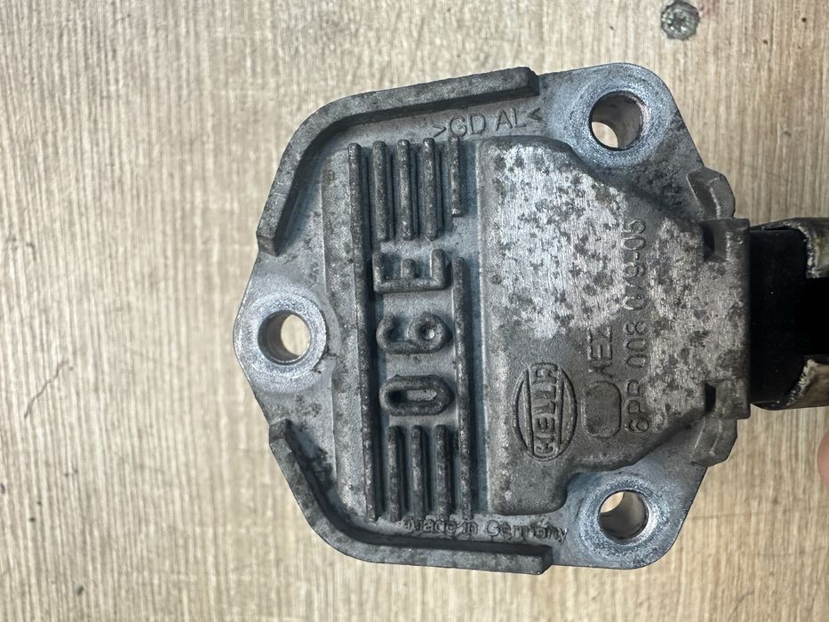 Датчик уровня масла 1.9, 2.0, 2.5, 3.2 Volkswagen Audi Skoda 6PR008079