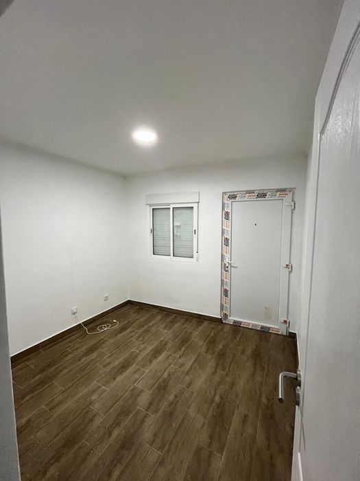 Aluga-se T2 Mamarosa