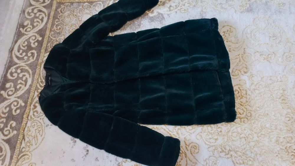 Продам шубку "RESEVERD"