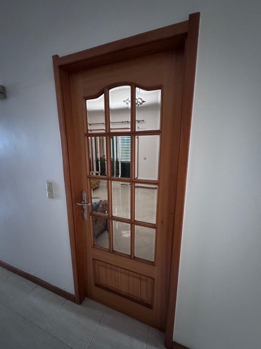 Portas com guarnições