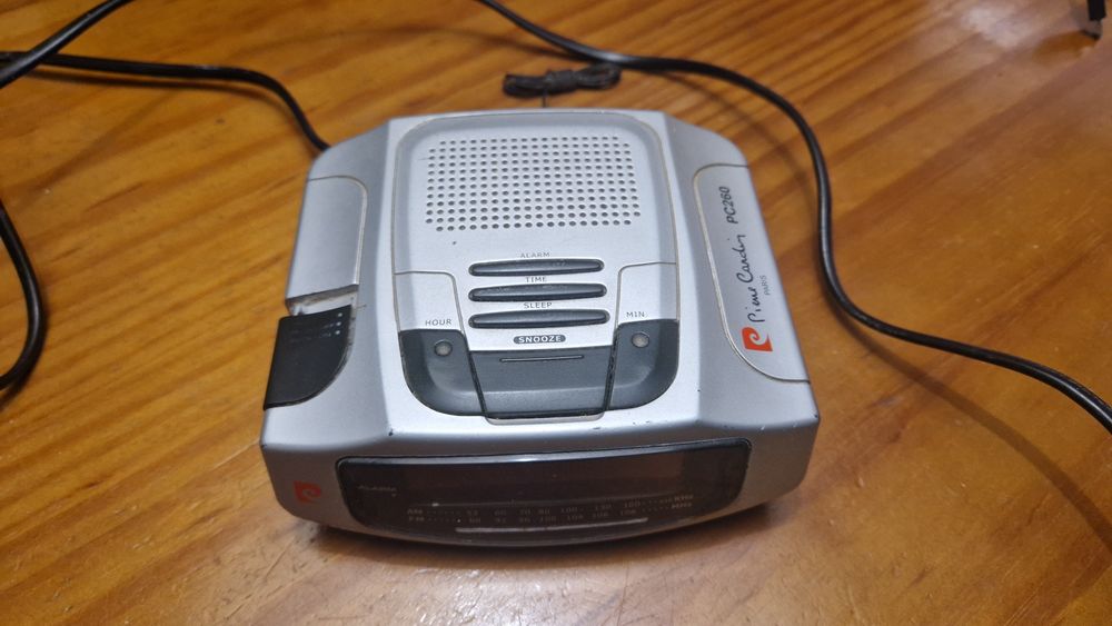 Rádio / despertador Pierre Cardin PC260