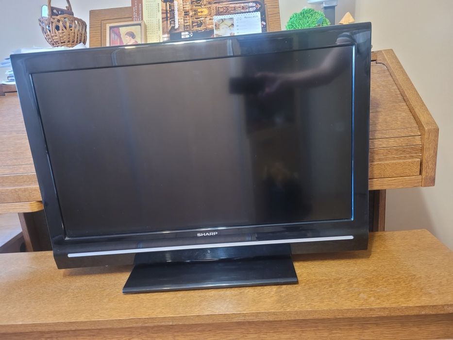TV SHARP 32 cale. TV LCD plus pilot