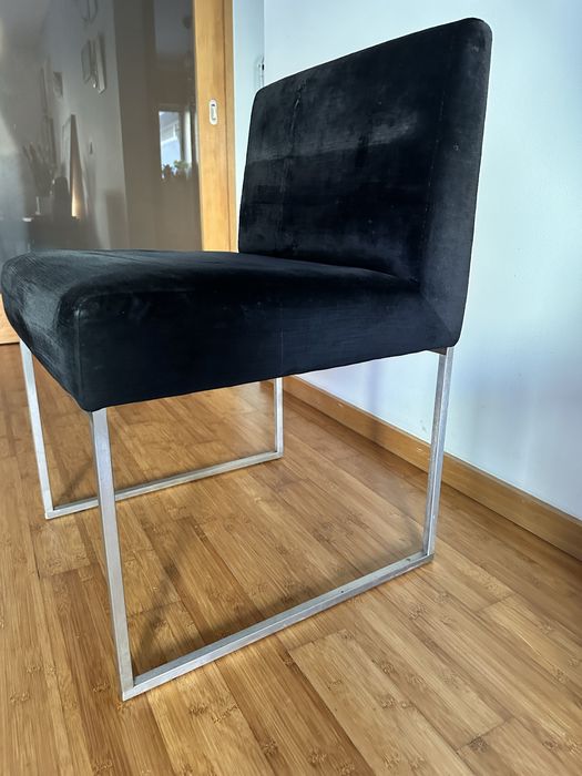 Mesa de jantar e cadeiras