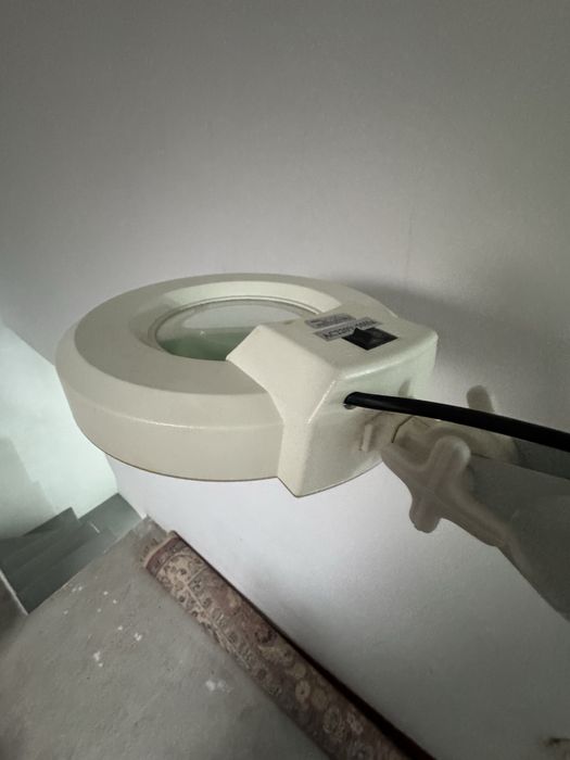 Luz e lupa para estetica