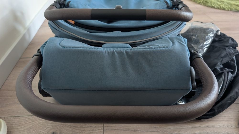 Коляска візок дитячий прогулянковий візочок 
Продаж можливий.