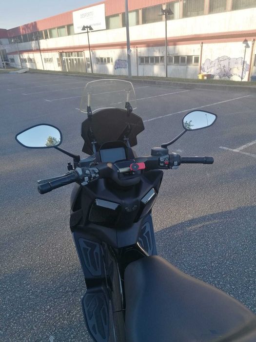 Scooter Zontes 125 M (2023) – Full Extras – Top Case Shad, Quad Lock, Pneus Novos