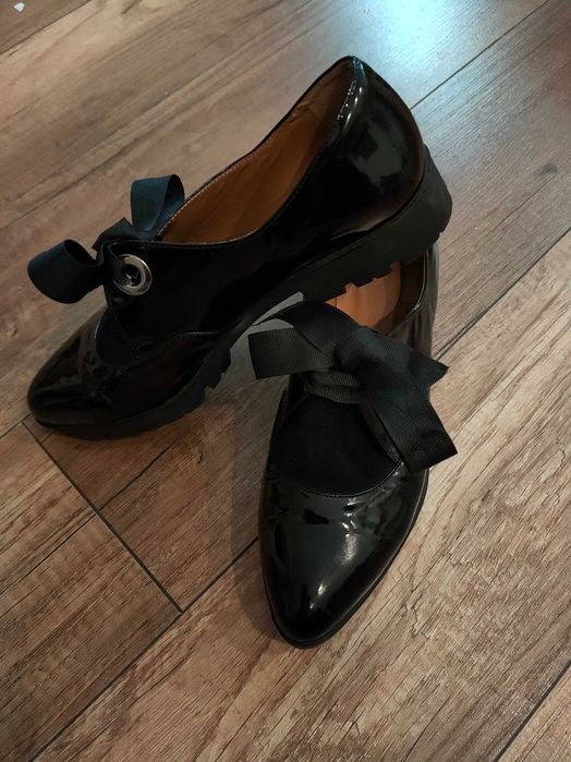 Buty Kazar lakierowane czarne 39