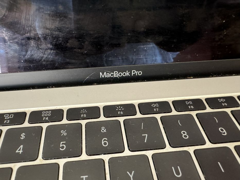 Macbook Pro 201764729966454785122