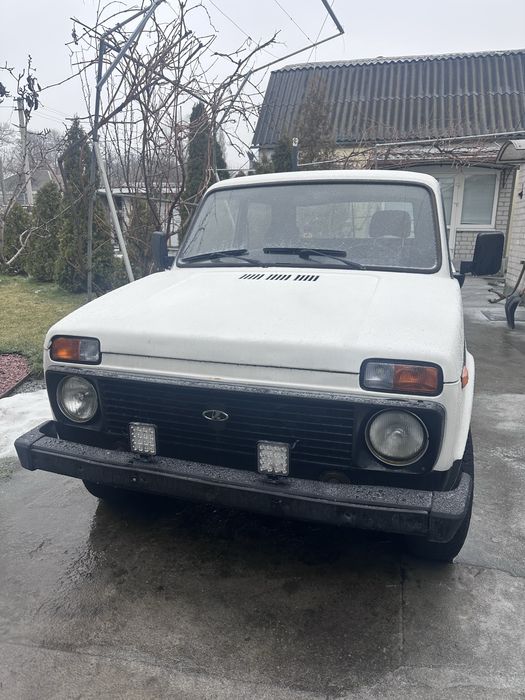 ВАЗ Нива 2121 1.7i Г/Б