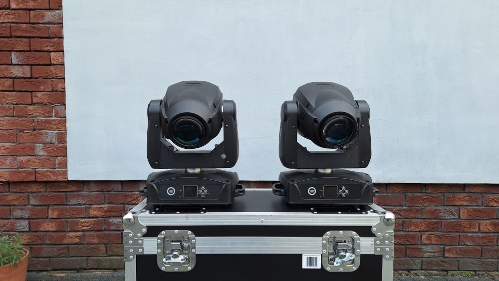 Głowy ruchome 
Light4me Patriot 180 beam + case