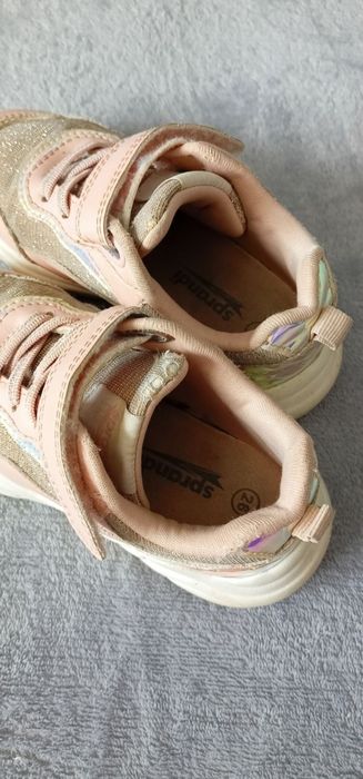 Adidasy dla dziewczynki 26