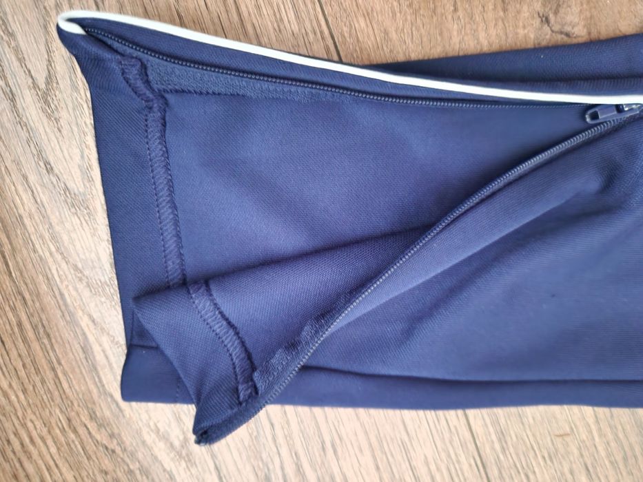 Dres Adidas 140 cm - z logo miejscowego klubu