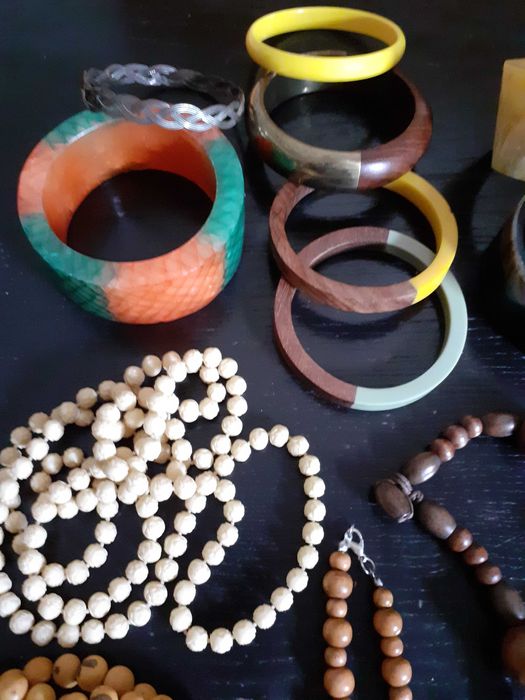 Lote conjunto de bijuteria africana, étnica,  tons terra 27 peças