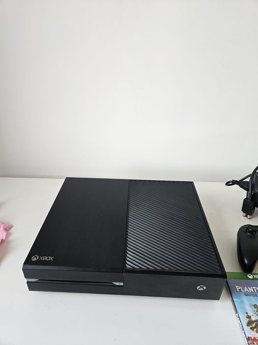 Konsola XBOX ONE +Gry Pad