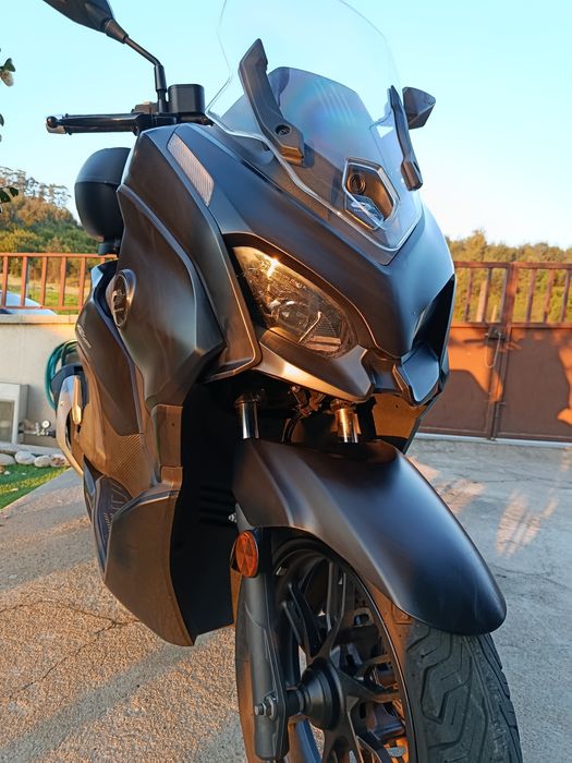 Scooter QJ Motor MTX 125  .