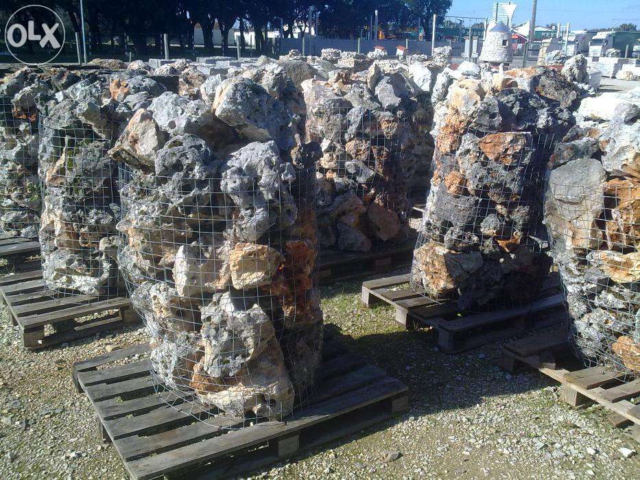 pedra furada decorativa jardim