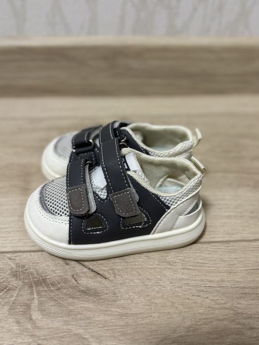 Дитяче взуття розмір 23