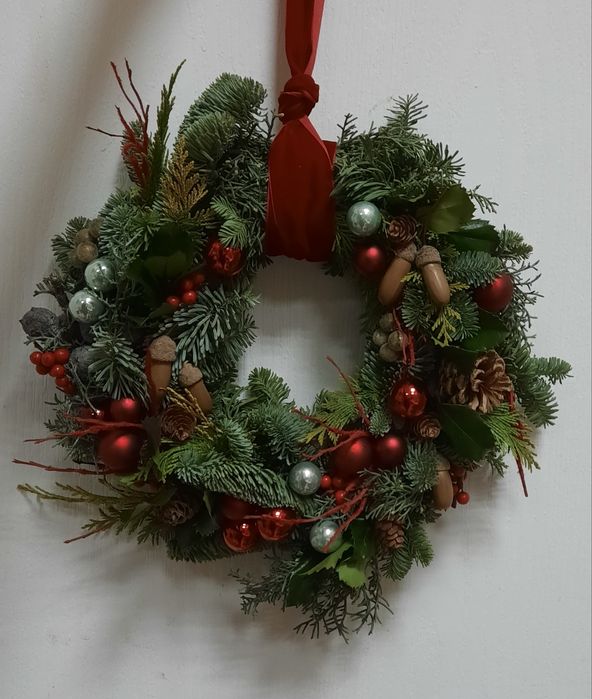 Різдвяні вінки та новорічні композиції ручної роботи