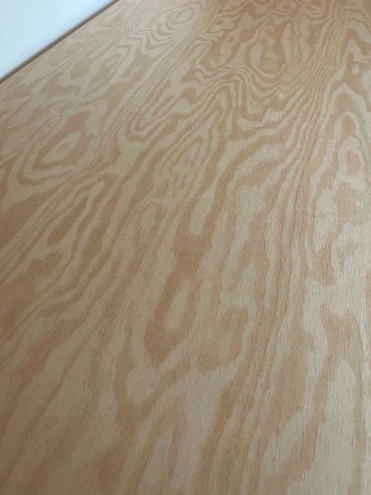 Secretária 60x140cm castanha com pernas ajustáveis em altura