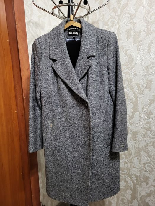 Продам сіре пальто на осінь
