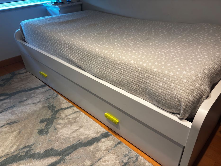 Cama com gavetão
