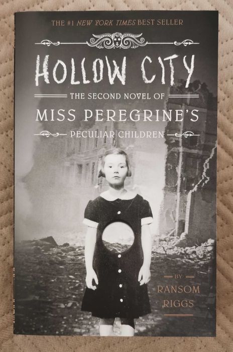 Livro "Hollow City"