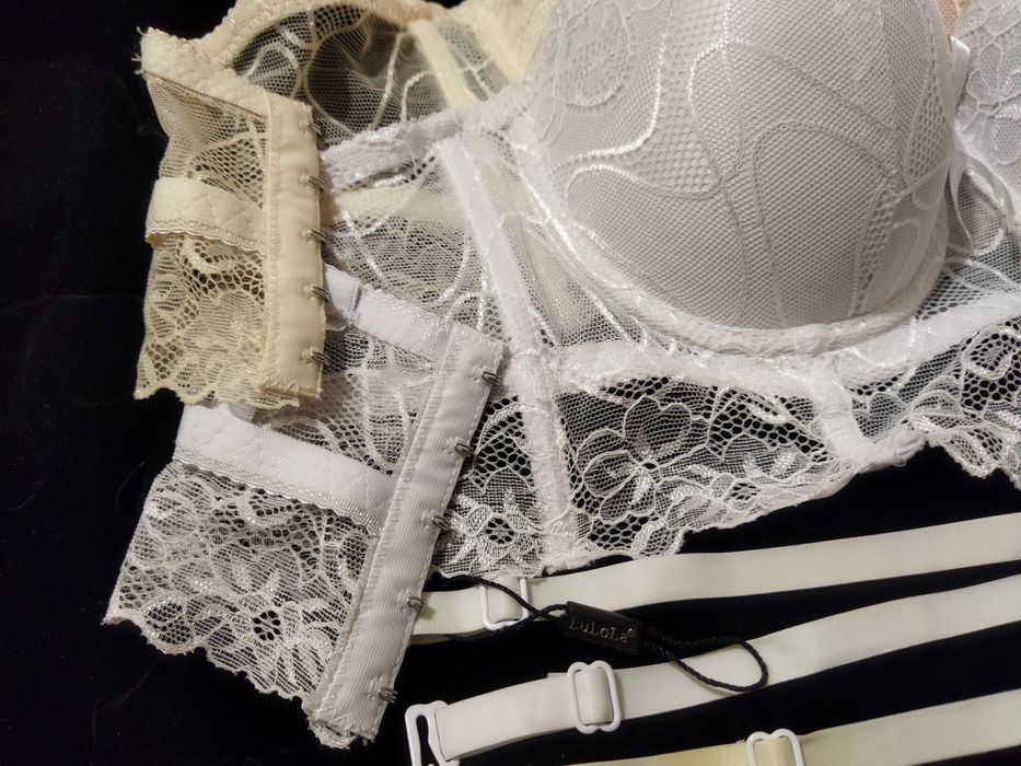 Бюстгальтер бежевий і білий. НОВІ. 2 шт за 199 грн