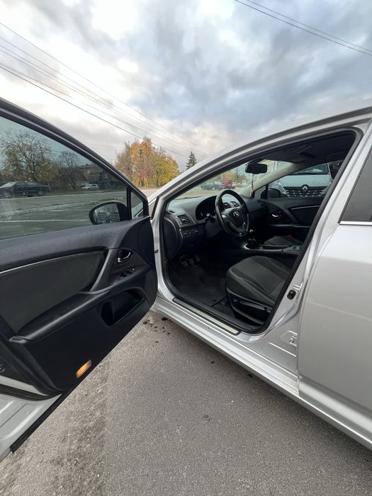 Toyota Avensis 2.0 газ бензин
