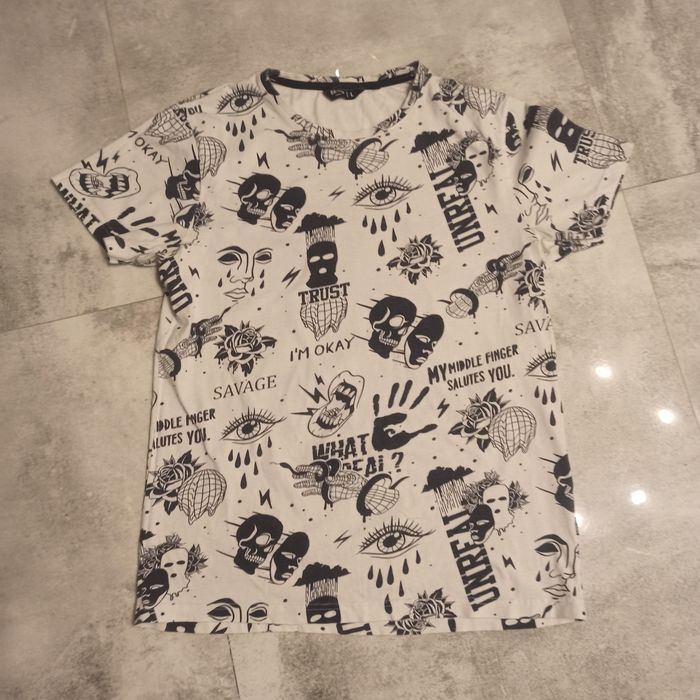 T-shirt Cropp czarno-biały rozmiar L
Rozmiar L 
Długość t-shirtu 70 cm